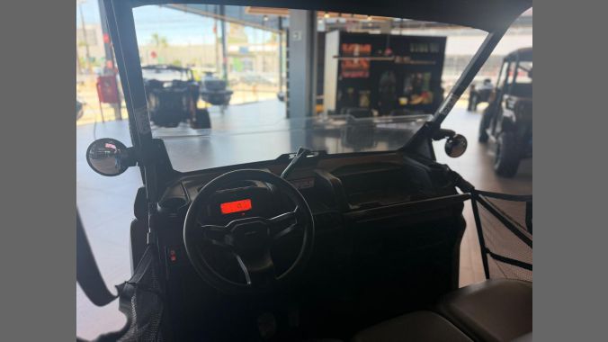 05 Can Am Defender Max HD9 2025